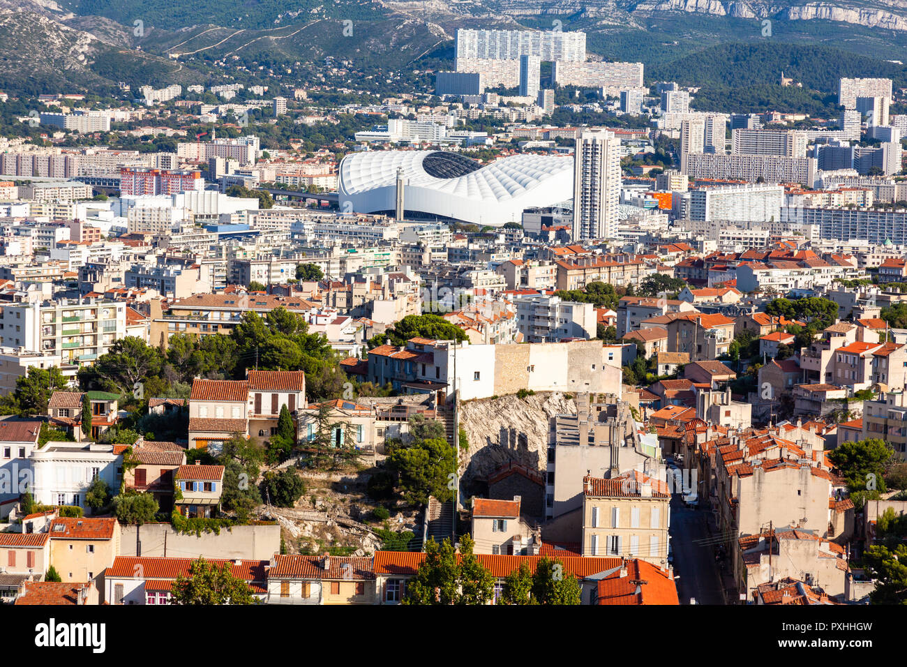 Luftaufnahme von Marseille Stadt von Notre Dame de la Garde Kathedrale Aussichtspunkt im Süden Frankreichs Stockfoto