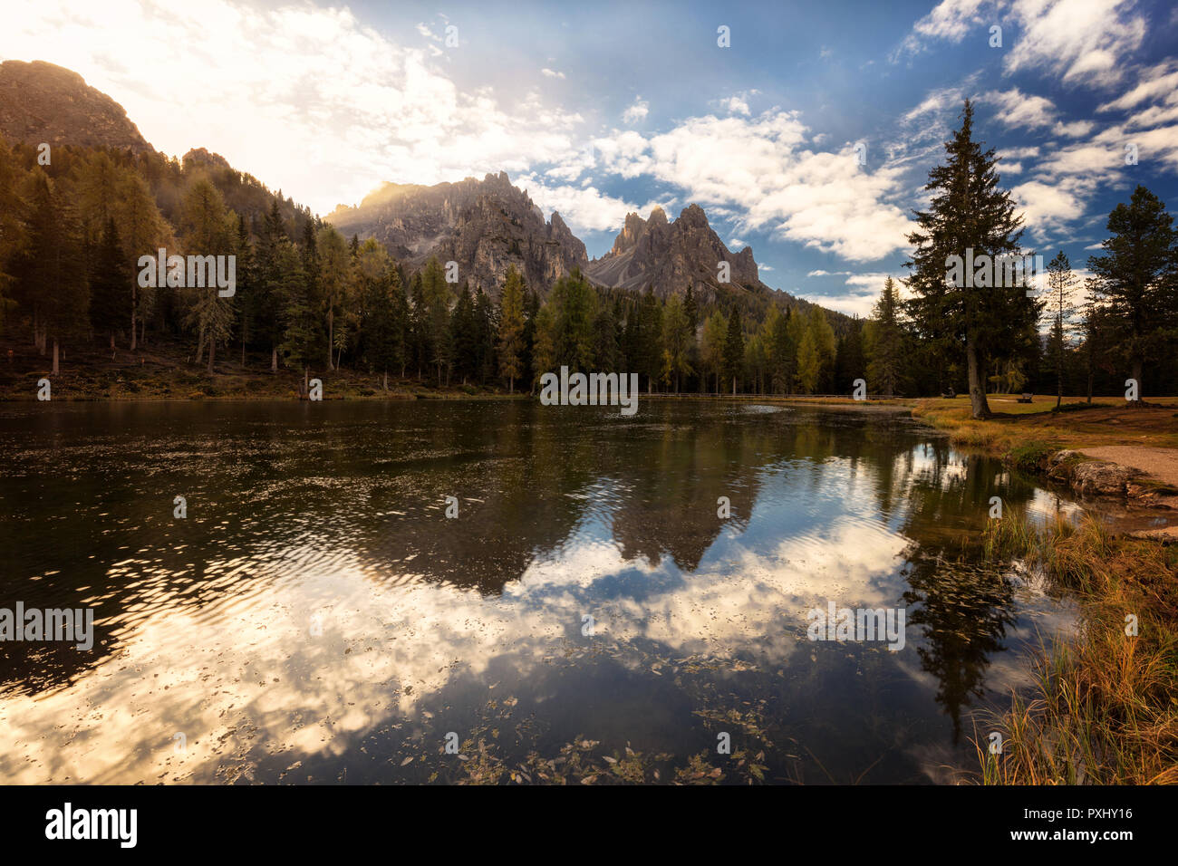 Sonnenaufgang über den Bergen, Antorno See, Italien, Europa. Stockfoto