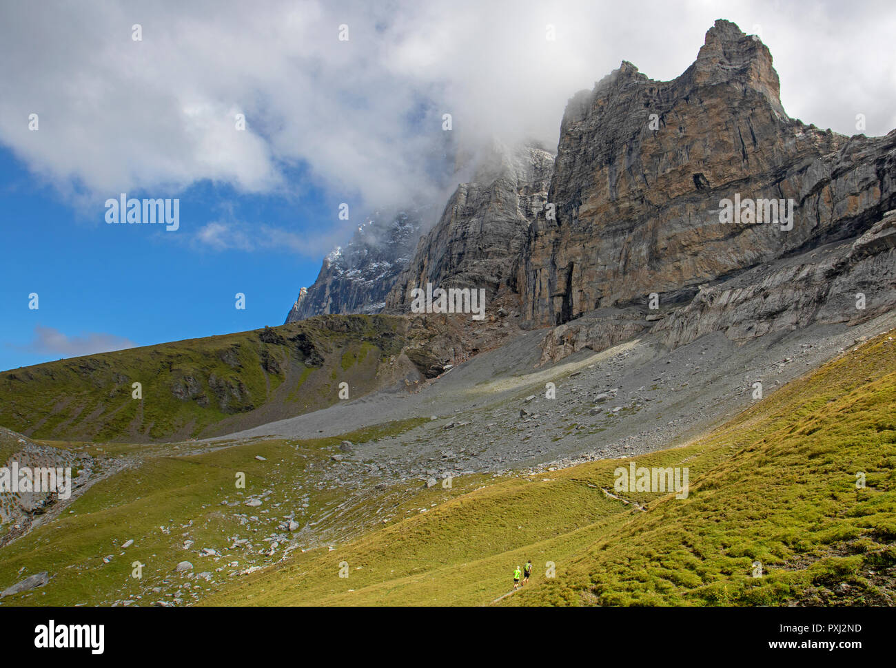 Der Eiger Trail Running unter der Nordwand des Eiger Stockfoto