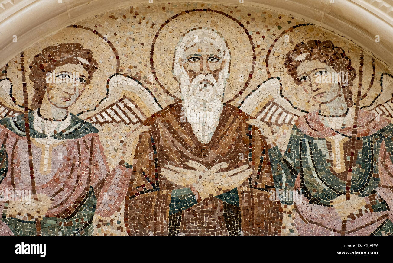 Mosaik Wappen über dem Eingang in die Basilika des Agios Neophytos Kloster, in der Nähe von Tala, Paphos, Zypern. Stockfoto