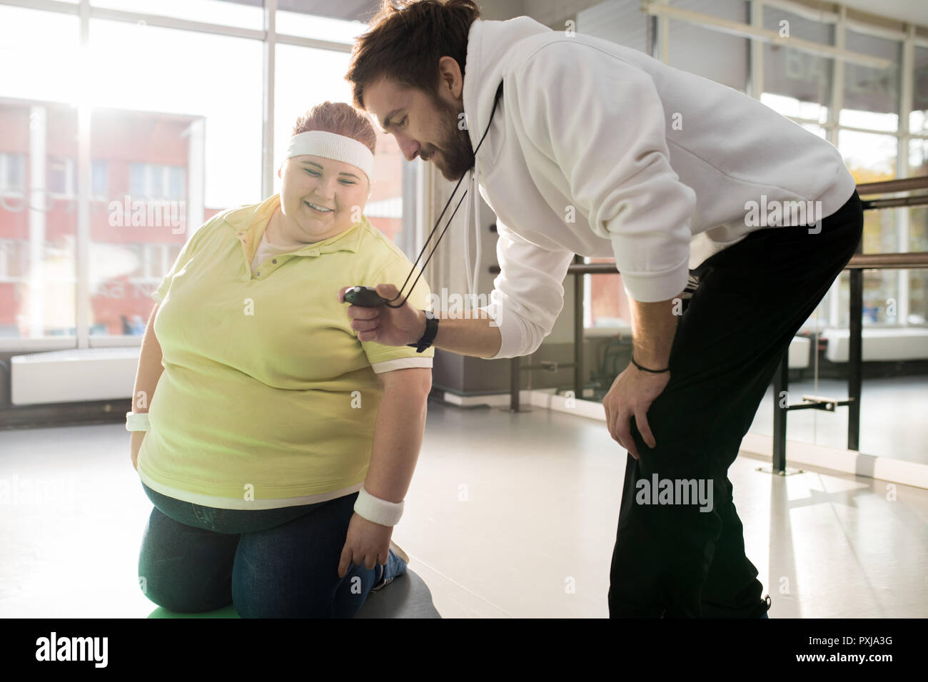 Happy beleibte Frau Arbeiten Stockfoto