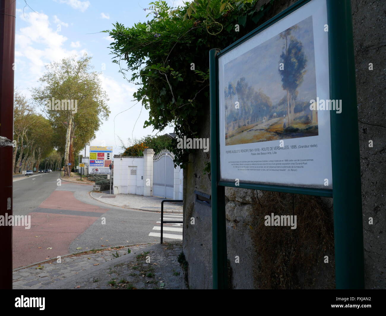 AJAXNETPHOTO. LOUVECIENNES, Frankreich. - RENOIR MALEREI - INFORMATIONEN PANEL FÜR DAS Gemälde "ROUTE DE VERSAILLES 1895" von 19. Jahrhundert französischer impressionistischer Maler und Künstler PIERRE - AUGUSTE RENOIR AUF DER ALTEN ROUTE DE VERSAILLES, jetzt genannt ROUTE DE ST. GERMAIN, bergab in Richtung Creil. Foto: Jonathan Eastland/AJAX REF: GX8 181909 380 Stockfoto