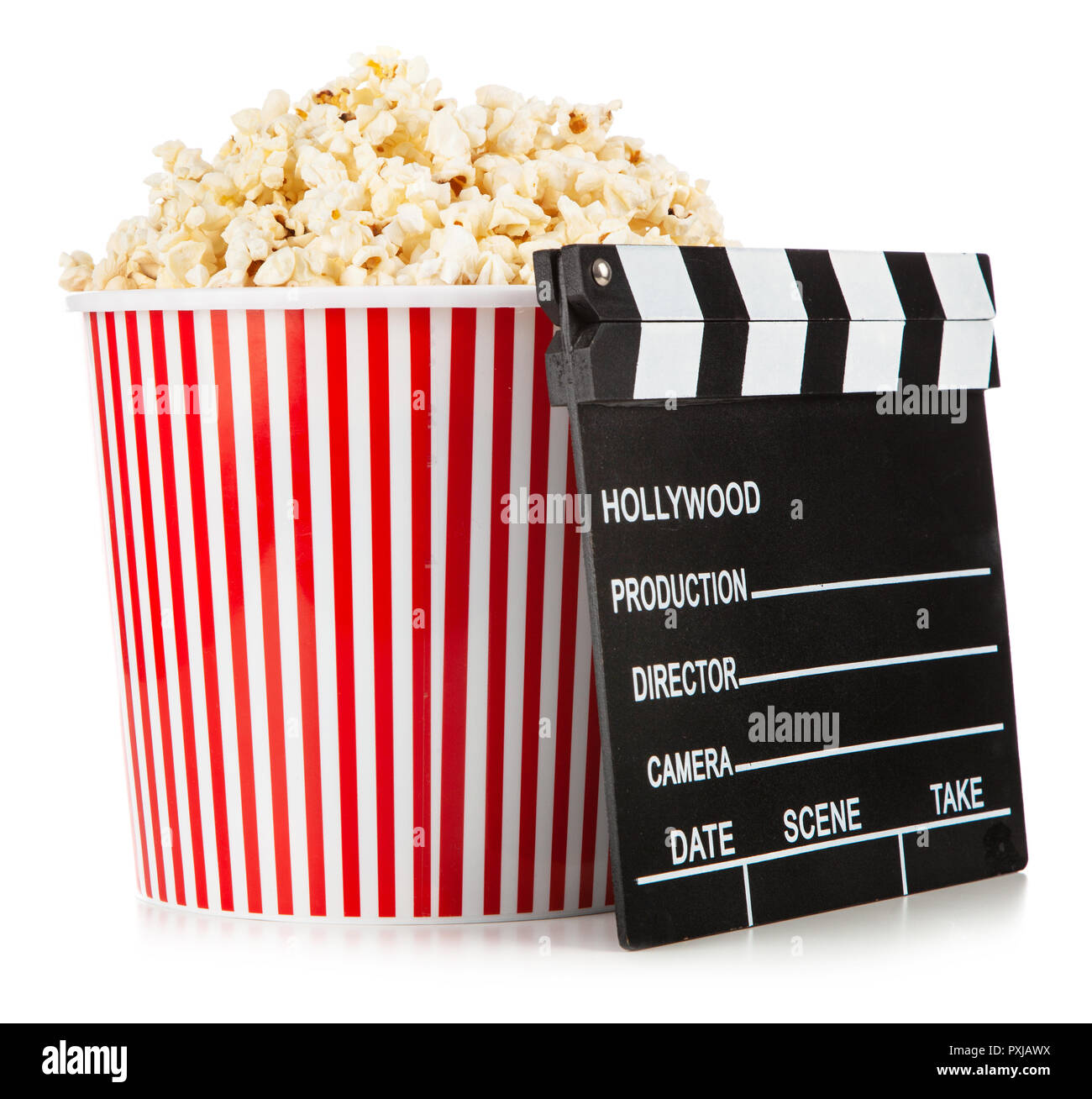 Volle Popcornwanne auf einem dunklen Hintergrund Stockfoto