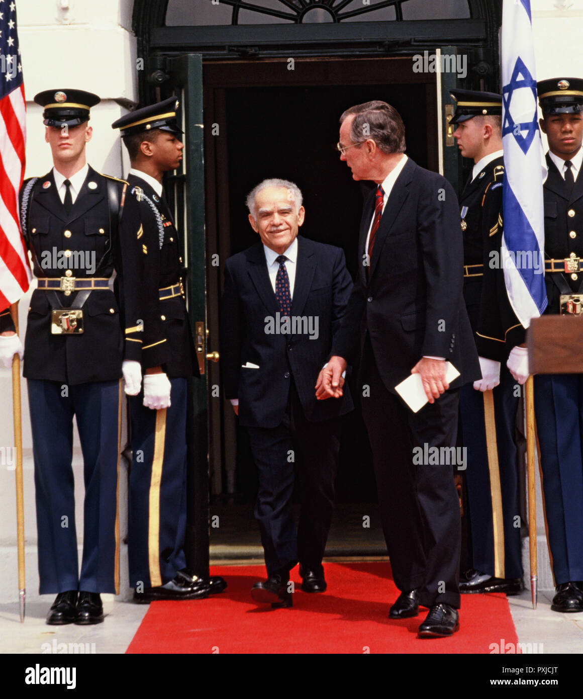 Washington, DC 1989/04/07 Präsident H.W. Bush und Israels Premierminister bei der Diplomatischen Eingang des Weißen Hauses für eine kurze Abfahrt Zeremonie. Foto von Dennis Brack Stockfoto