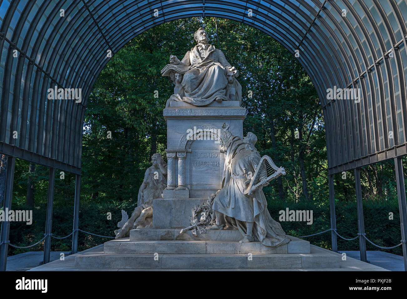 Richard Wagner Memorial 1901-1903, mit Figuren aus seinen Werken unter einem Schutz, Tiergarten, Berlin, Deutschland Stockfoto
