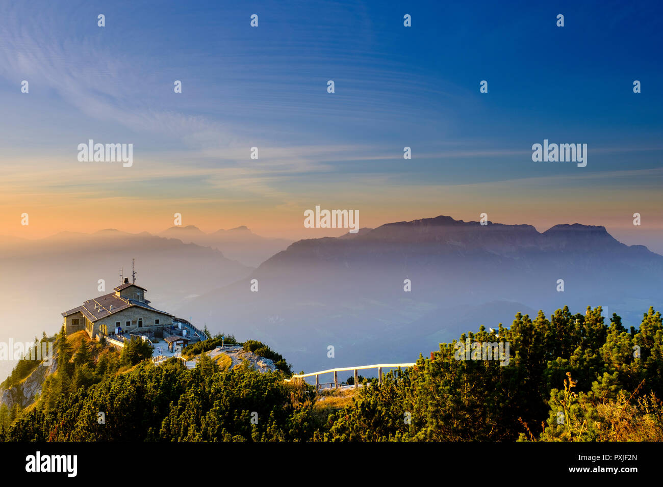 Kehlsteinhaus am Kehlstein, Untersberg auf der Rückseite, Sonnenuntergang, Berchtesgadener Alpen, Nationalpark Berchtesgaden Stockfoto