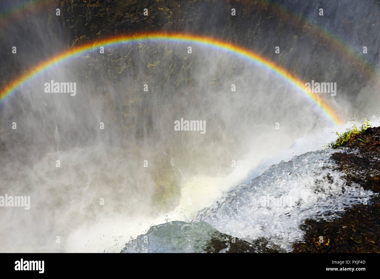 Doppelter Regenbogen über Victoria Falls, Livingstone, Sambia Stockfoto