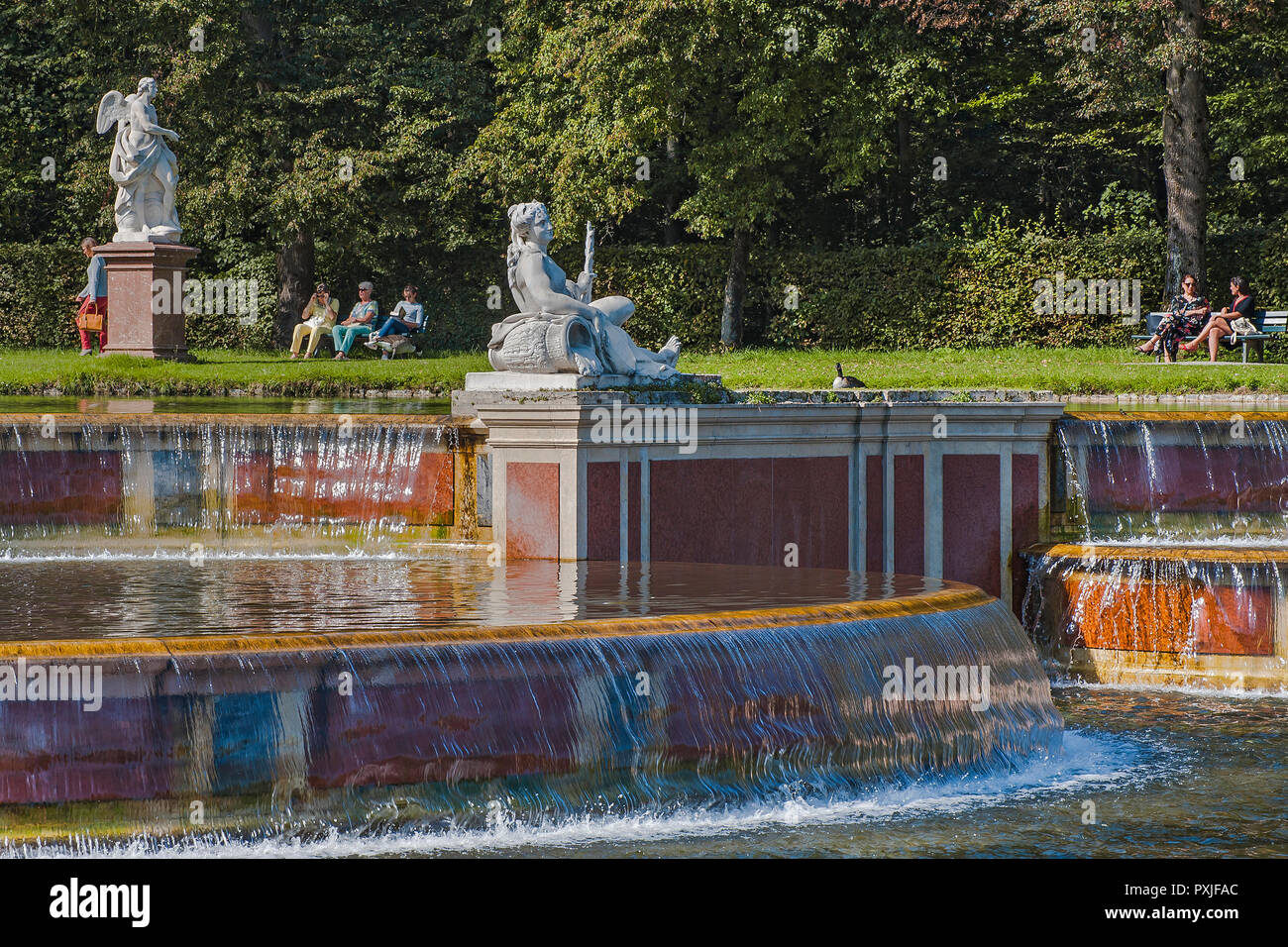 Große Kaskade im Park, Schloss Nymphenburg, München, Oberbayern, Bayern, Deutschland Stockfoto