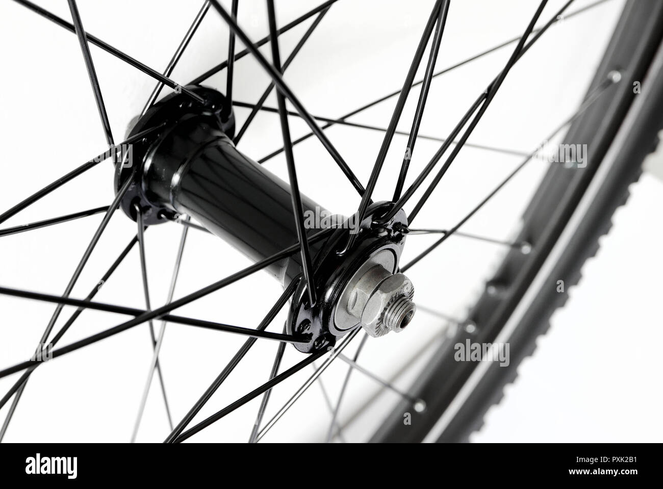 Detail der vorderen Fahrrad Rad, Nabe und Speichen von Mountainbike  Stockfotografie - Alamy
