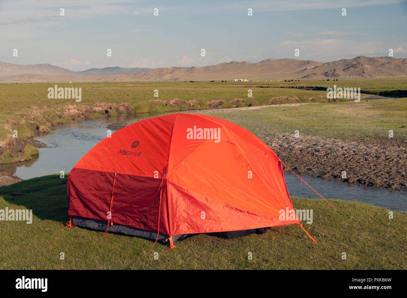 Zelt am Ufer des Flusses Galuut, Bayankhongor Aimag, Mongolei Stockfoto