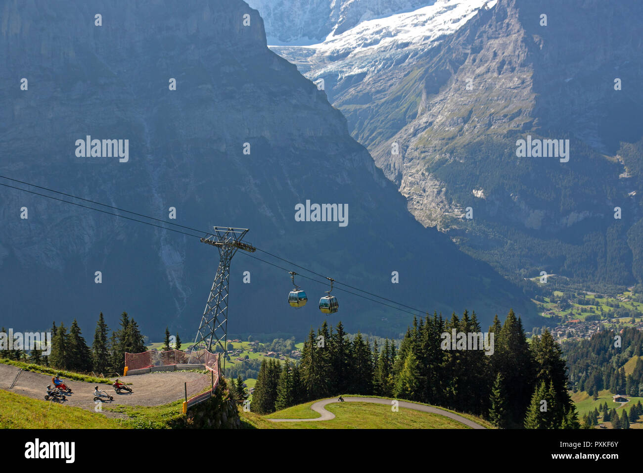 Berg Karren unter der ersten Seilbahn Grindelwald Stockfoto