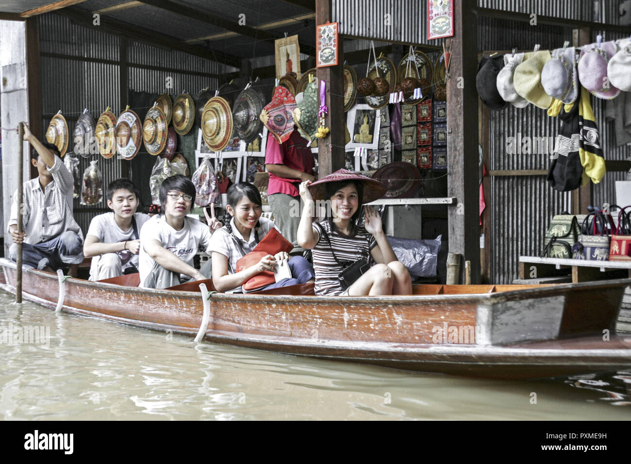Thailand, Siam, Bangkok, Damnoen Saduak, Schwimmender Markt, Schwimmender Markt, aussen, Markt, Fluss, Boote, Touristen, Souvenirs, Verkauf, verkaufen, Stockfoto