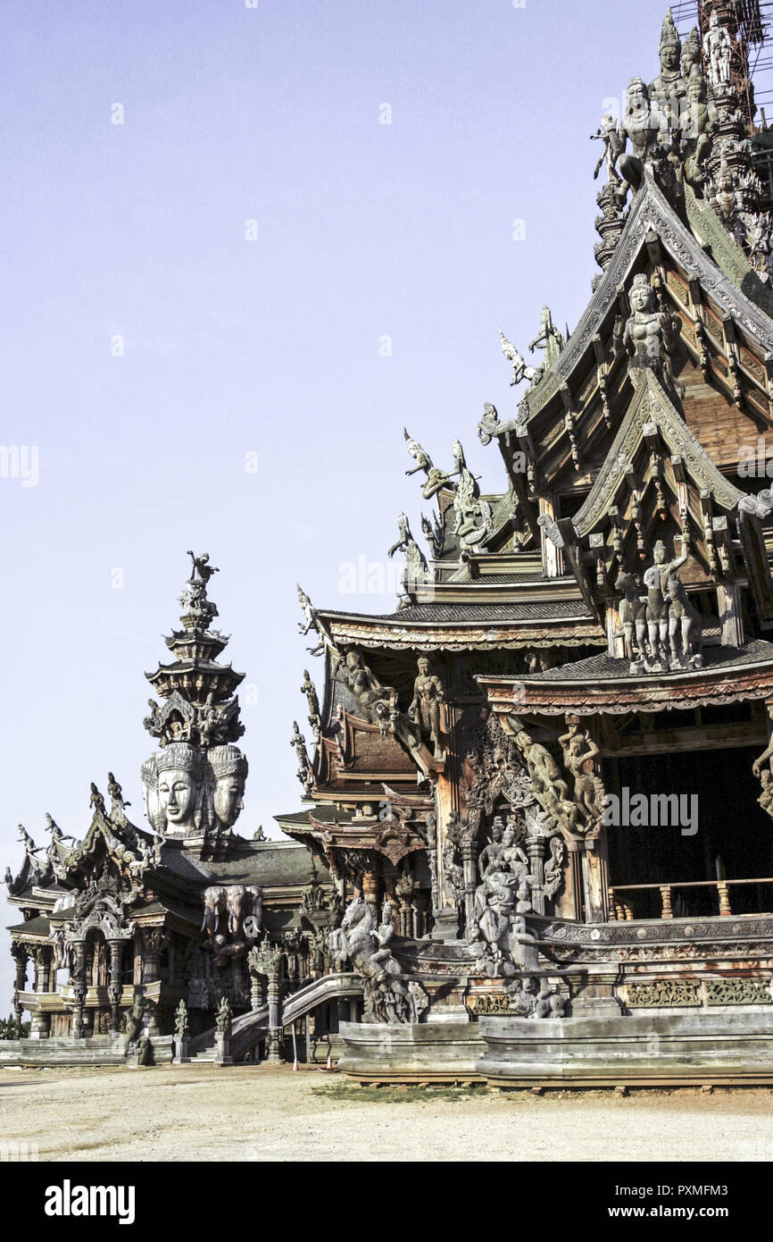 Thailand Siam Pattaya Holztempel Heiligtum der Wahrheit Tempel der Wahrheit Holz Schnitzerei Schnitzereien Kap Rachvate Detail Close-up Skulpturen Archit Stockfoto