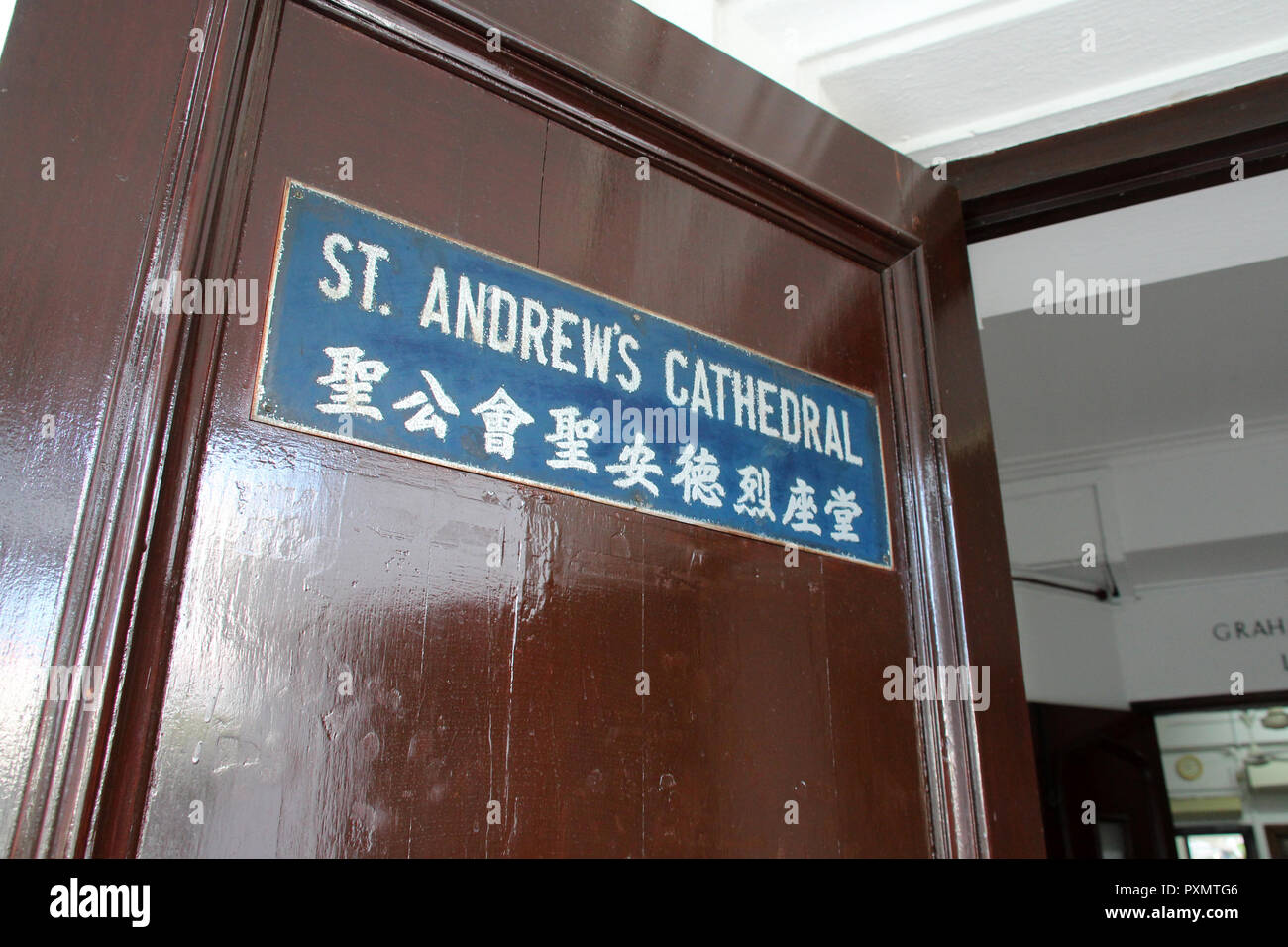 Die Saint Andrews Kathedrale in Singapur. Stockfoto