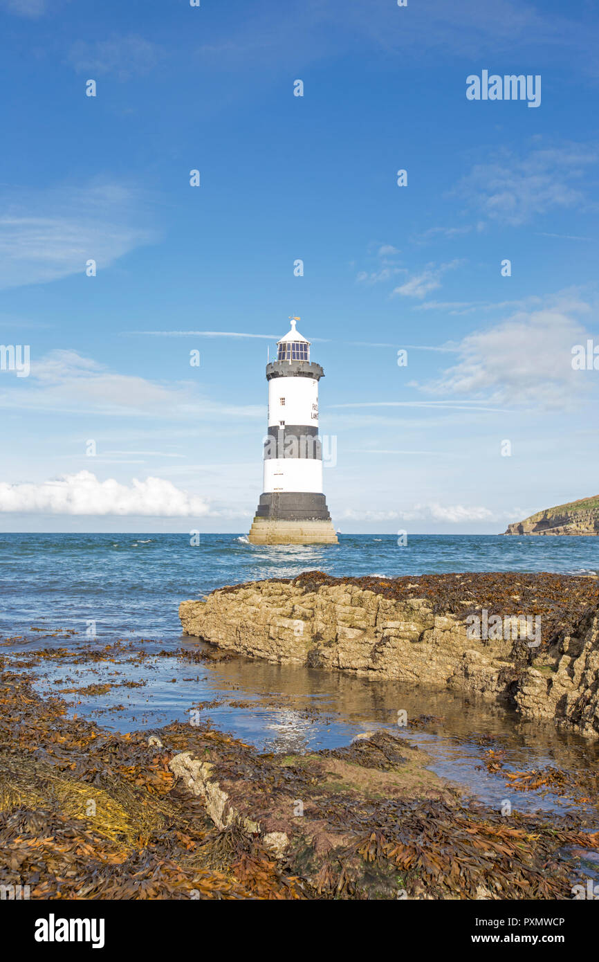 Trwyn Du Leuchtturm am Penmon Punkt auf der Isle of Anglesey Stockfoto