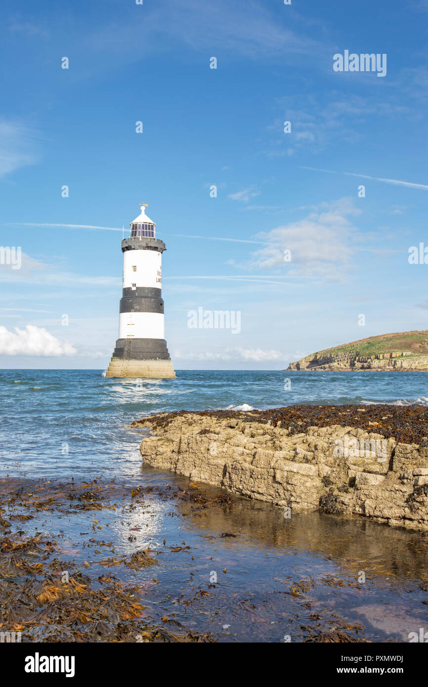 Trwyn Du Leuchtturm am Penmon Punkt auf der Isle of Anglesey Stockfoto