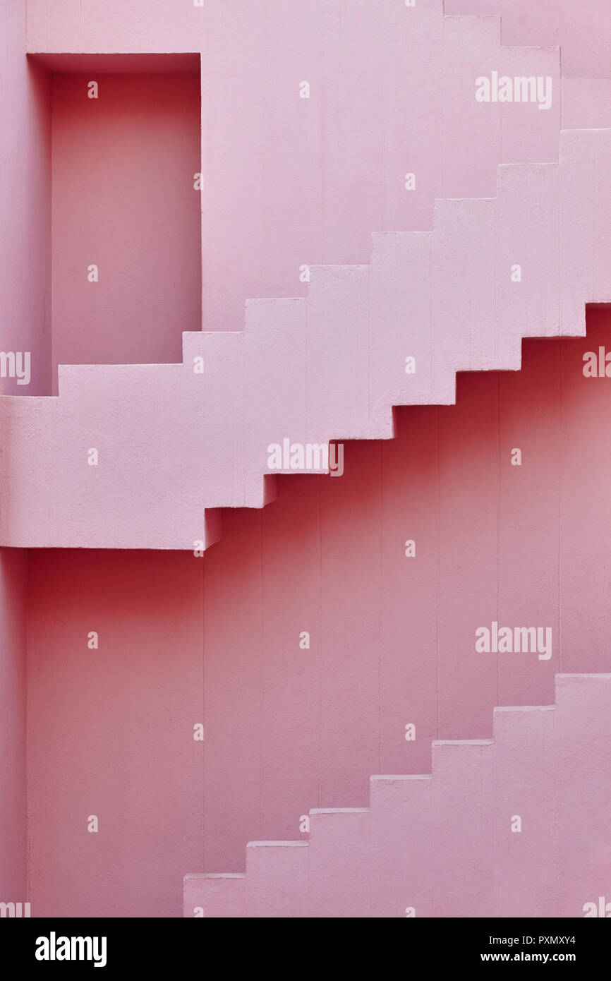 Geometrische Designs. Die rote Wand, La Manzanera. Calpe, Spanien Stockfoto