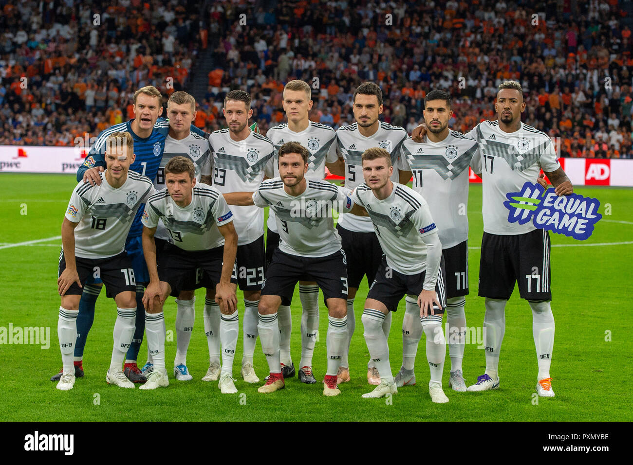 13-10-2018: Voetbal: Nederland / Duitsland: Amsterdam UEFA Nations League 2019 Zurück Reihe: Torwart Manuel Neuer of Germany, Toni Kroos of Germany, Mark Uth of Germany, Matthias Ginter of Germany , Mats Hummels of Germany, Emre Can of Germany, Jerome Boateng of Germany Joshua Kimmich aus Deutschland, Thomas Muller aus Deutschland, Jonas Hector aus Deutschland, Timo Werner aus Deutschland Stockfoto