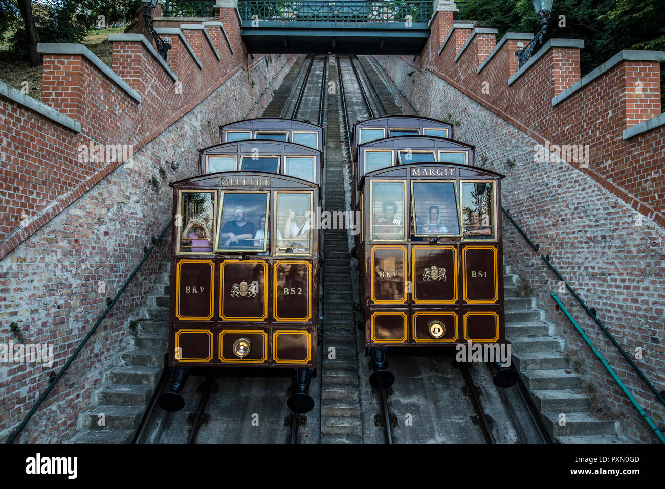 Ungarn, Budapest. Die historische Cable Car auf der Budaer Burg ist eine wichtige touristische Attraktion, Stockfoto