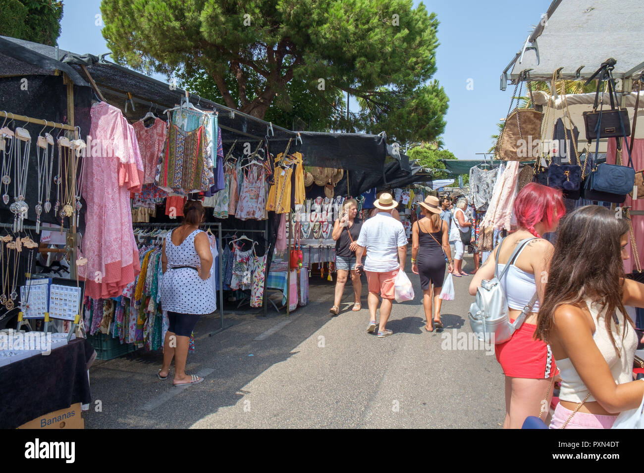 Market puerto banus spain -Fotos und -Bildmaterial in hoher Auflösung –  Alamy