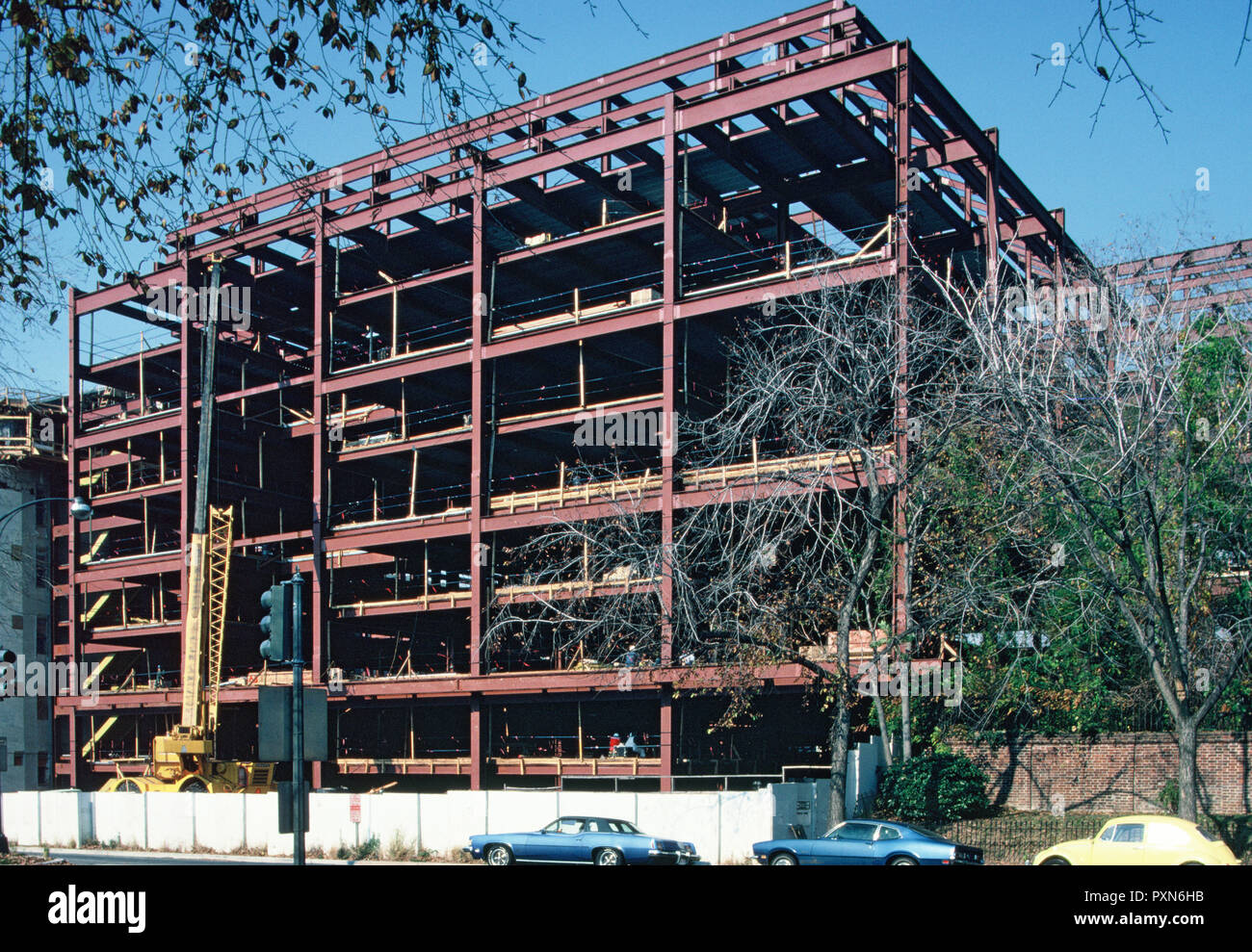 Die Motion Picture Association Gebäude im Bau im Dezember 1973, Foto von Dennis Brack Stockfoto