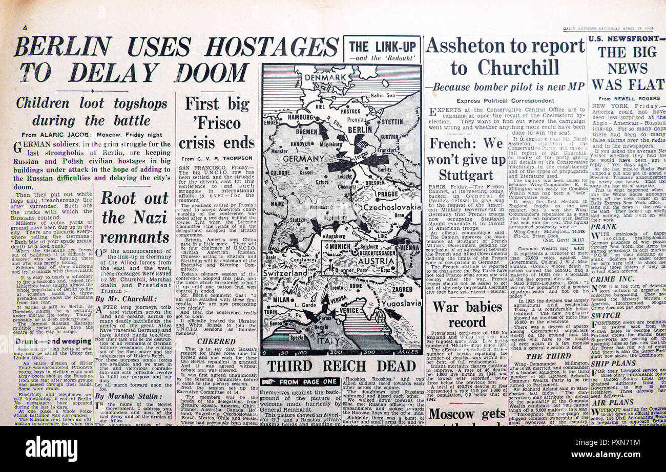 "Third Reich Dead"-Karte "Berlin Verwendet Geiseln, um Doom Zu Verzögern" in der Zeitung "Daily Express Second World war" vom 28. April 1945 Historisches Archiv England Großbritannien Stockfoto