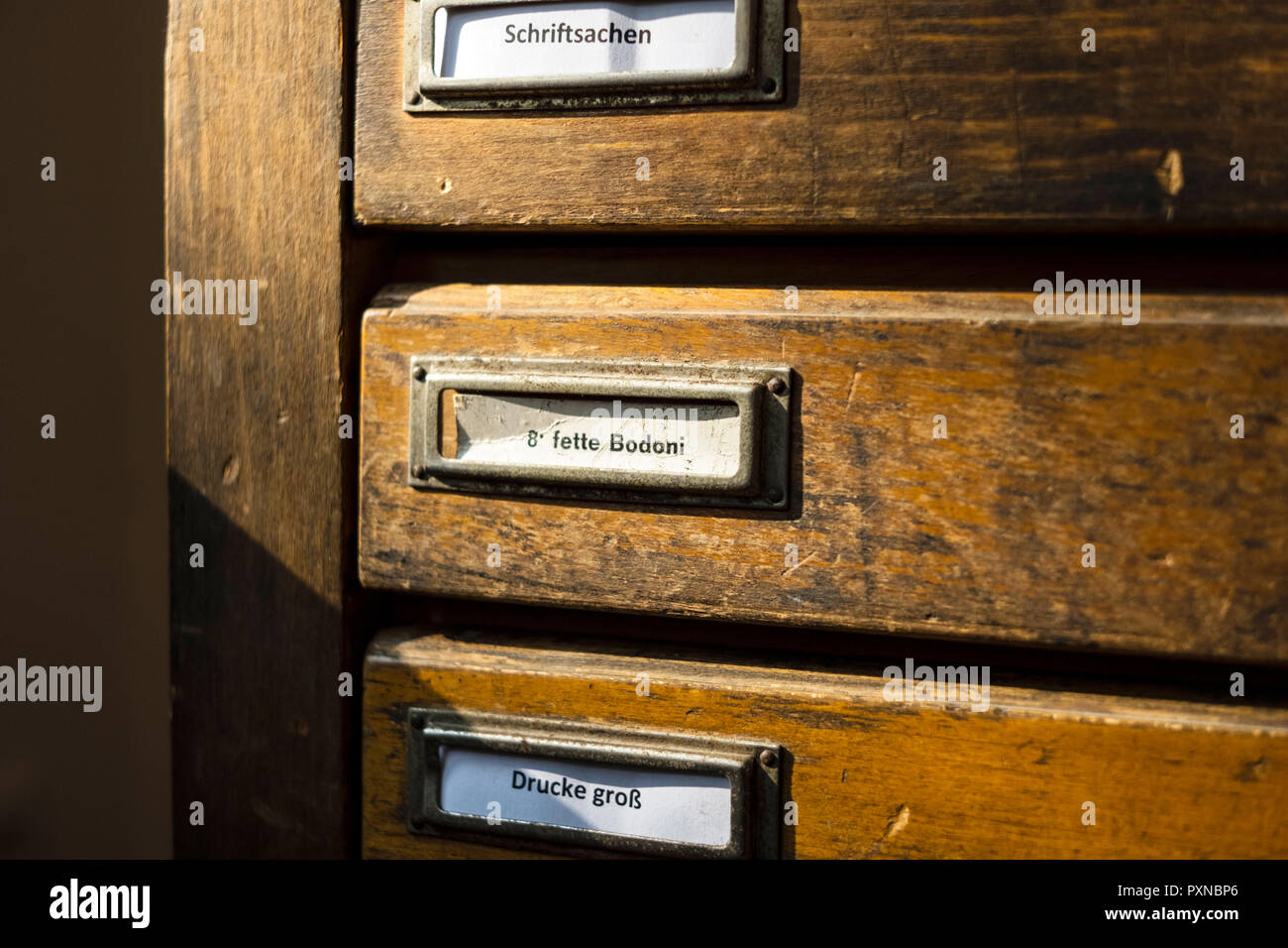 Schubladen des Kabinetts des Druckers Stockfoto