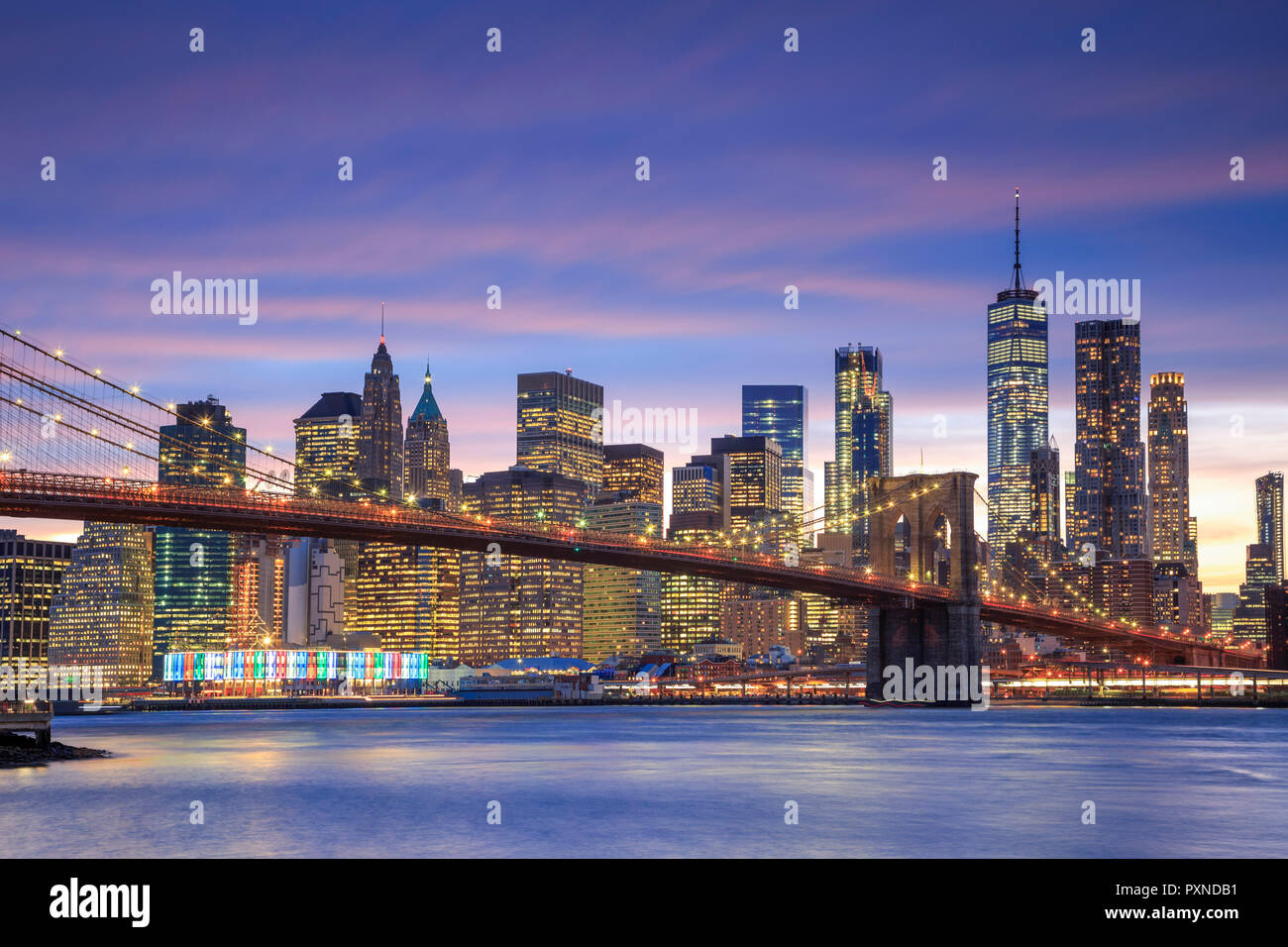 Usa, New York City, Brooklyn, Brooklyn Bridge und die Skyline von Manhattan Stockfoto