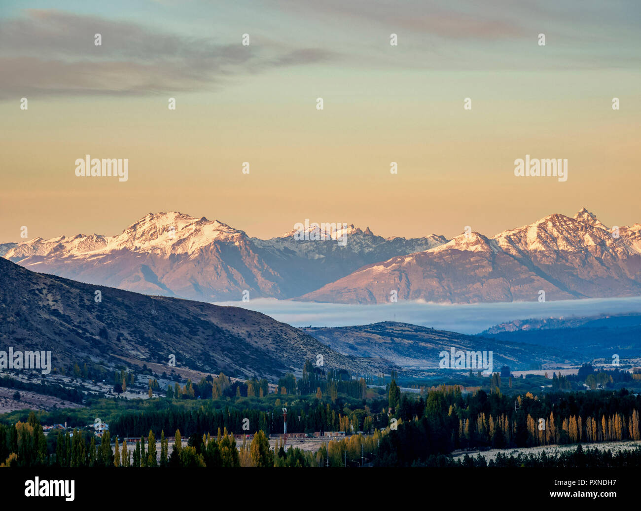 Esquel Bei Sonnenaufgang Erhohte Ansicht Provinz Chubut Patagonien Argentinien Stockfotografie Alamy