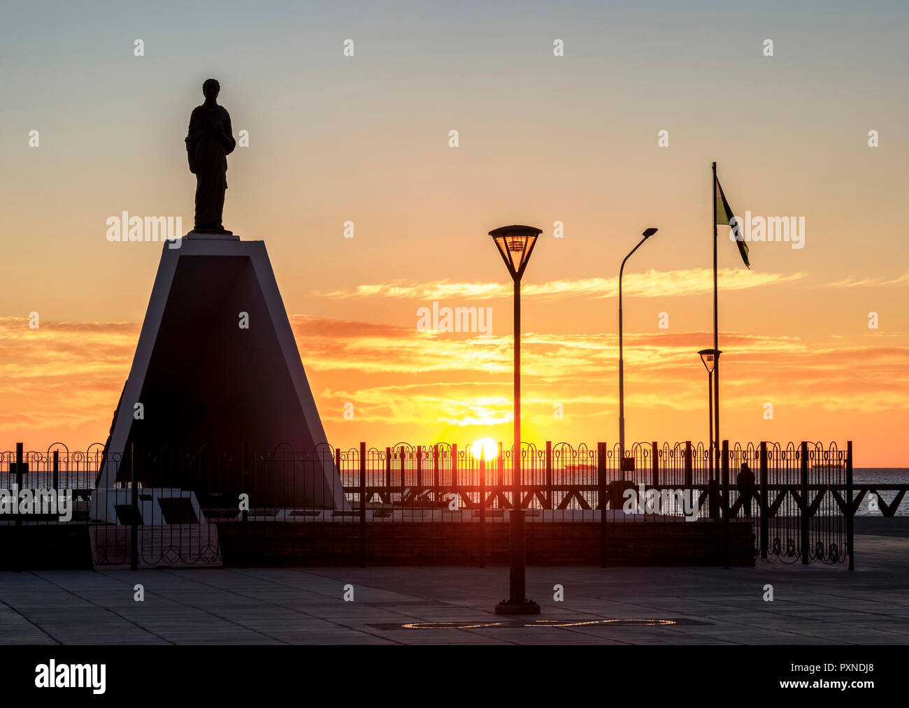 Denkmal für die Walisische Siedler bei Sonnenaufgang, Puerto Madryn, der Waliser Siedlung, Provinz Chubut, Patagonien, Argentinien Stockfoto