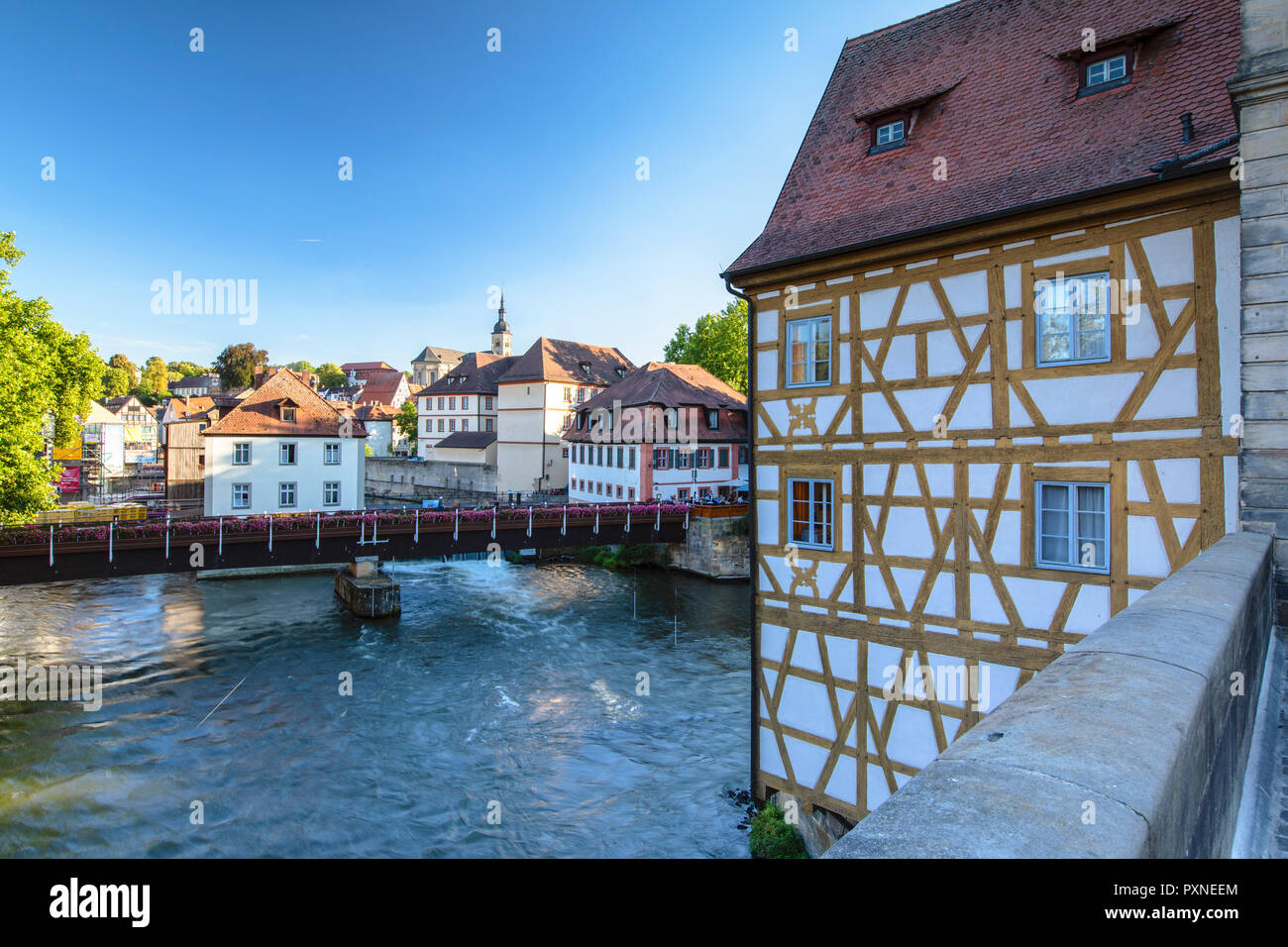 Altes Rathaus (Altes Rathaus) und Fluss Regnitz Bamberg (Weltkulturerbe der Unesco), Bayern, Deutschland Stockfoto