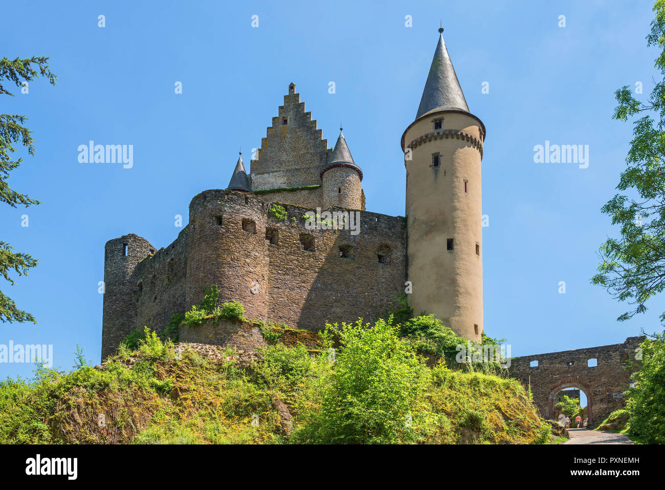 Blick auf Schloss Vianden, Kanton Vianden, Luxemburg Stockfoto