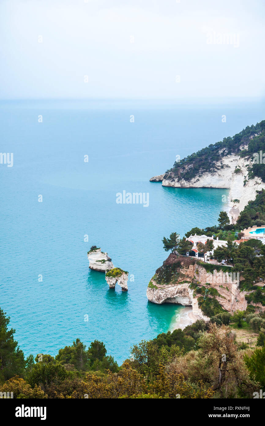 Italien, Apulien, Mattinata, Adria, Faraglioni Strand und Baia delle Zagare Strand Stockfoto