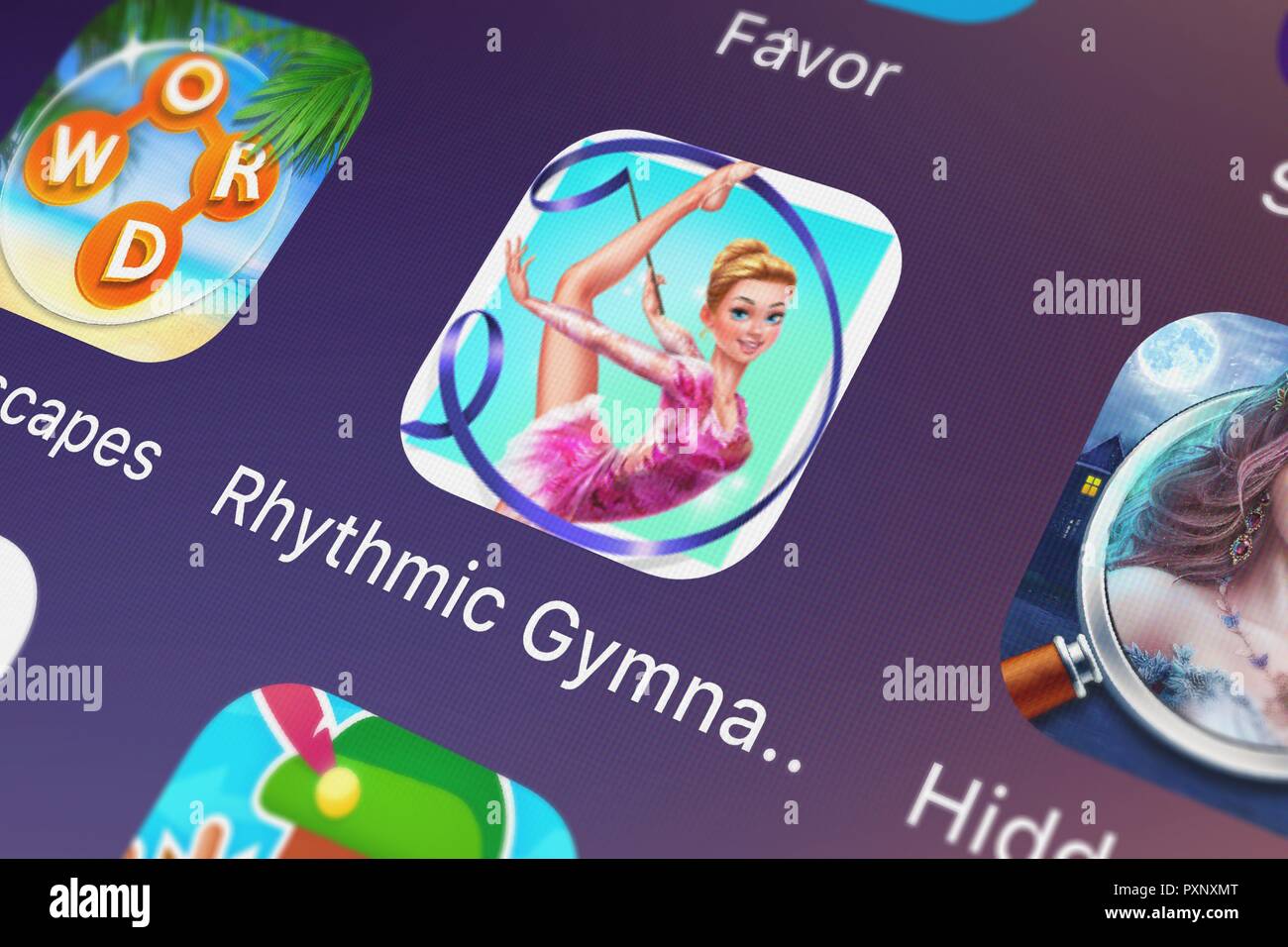 London, Großbritannien, 23. Oktober 2018: Nahaufnahme von Baby Bildung Tier Wetter's Toys LTD. beliebte App Rhythmische Gymnastik Dream Team. Stockfoto