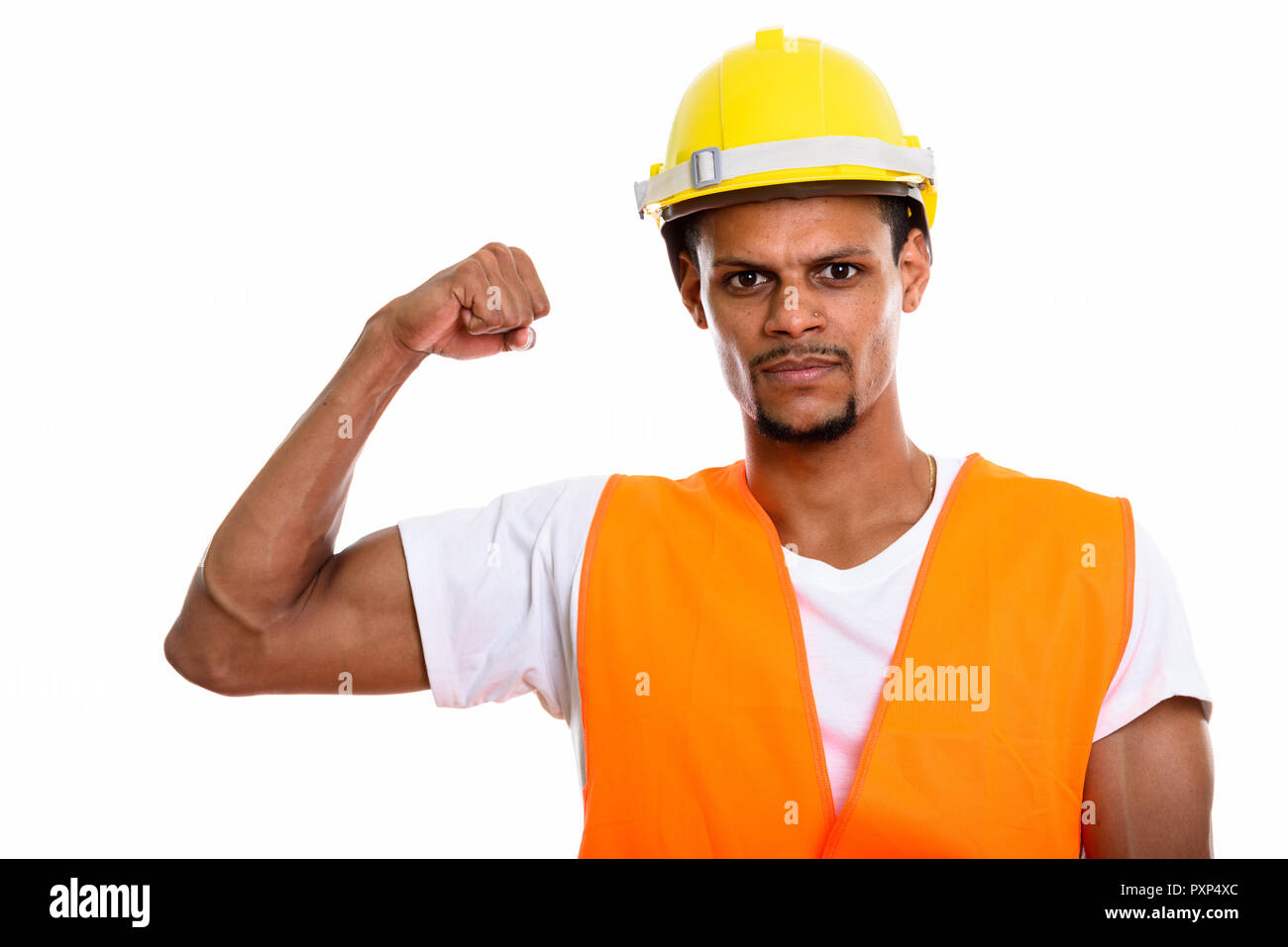 Junge afrikanische Mann Bauarbeiter flexing seinen Arm Stockfoto