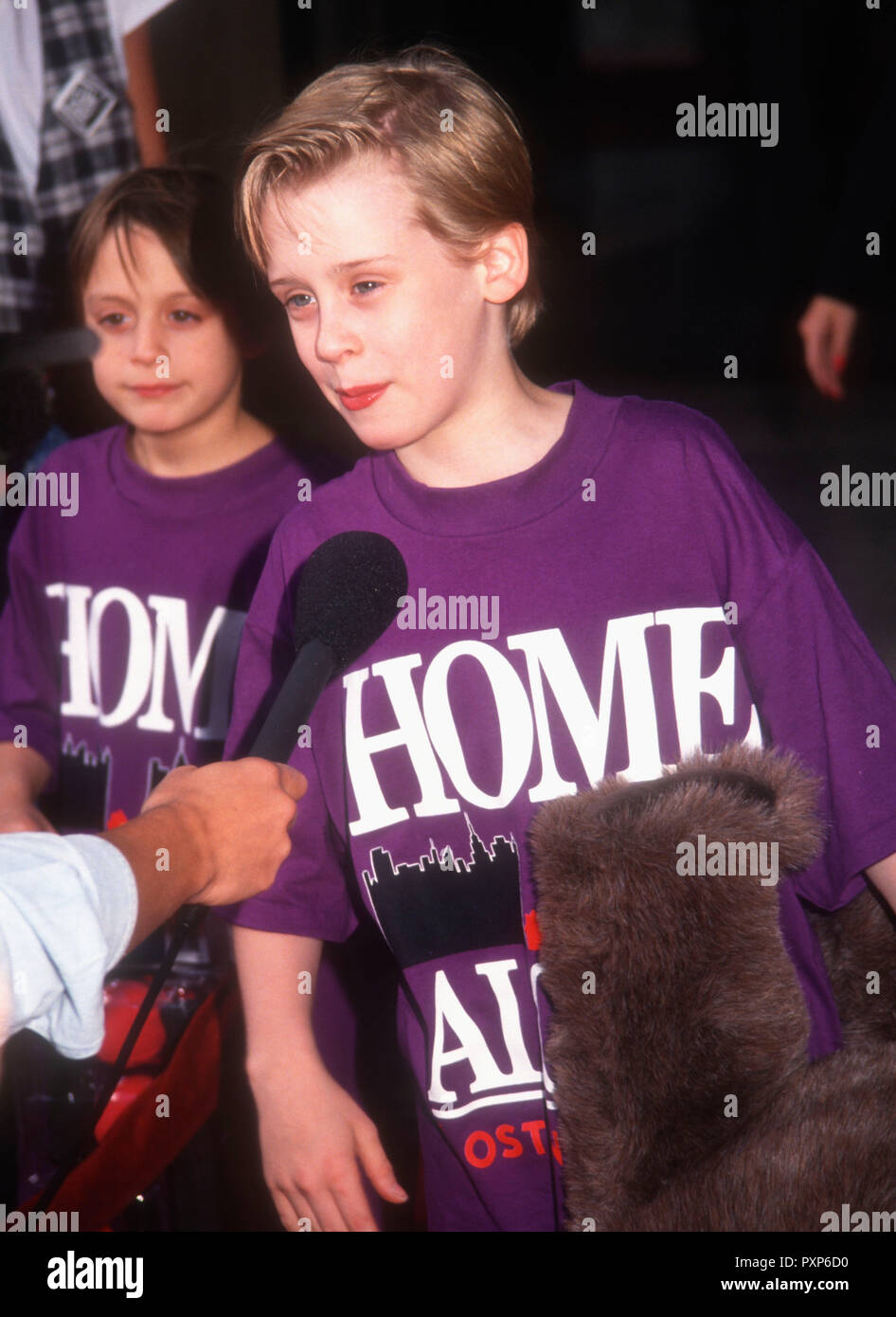 CENTURY CITY, CA - 15. NOVEMBER: Schauspieler Macaulay Culkin nimmt an Twentieth Century Fox's "Home Alone 2: In New York" am 15. November 1992 Cineplex Odeon Century Plaza Kinos in Century City, Kalifornien verloren. Foto von Barry King/Alamy Stock Foto Stockfoto