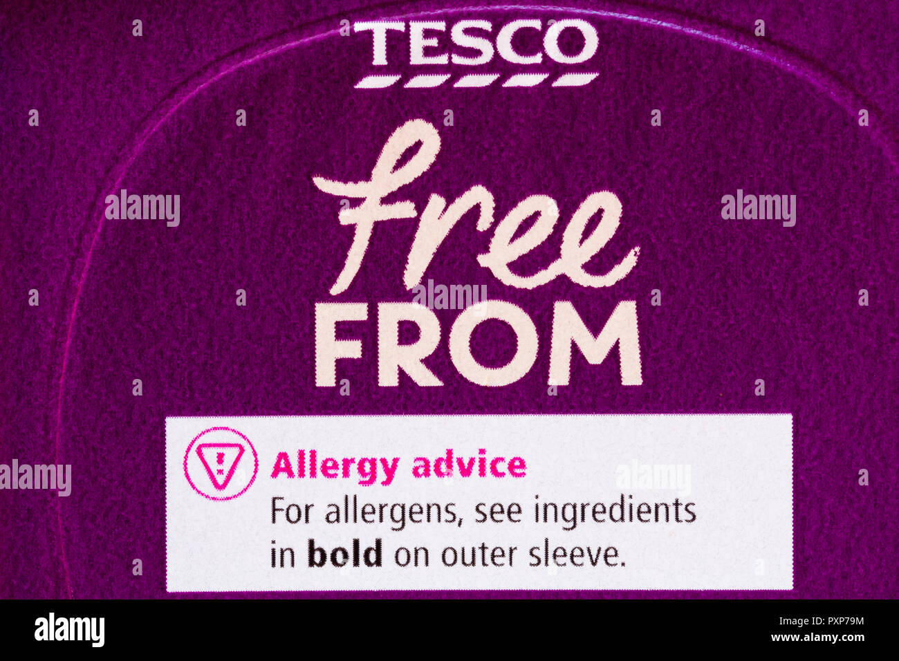 Allergie Beratung für Allergene siehe Zutaten Fett auf die äußere Hülle, frei von-info auf Topf von Tesco glatte Raspberry & Strawberry fromage Frais Stockfoto