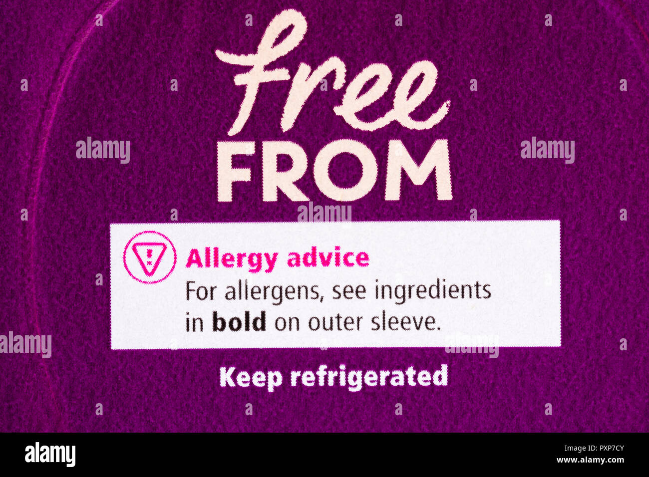 Allergie Beratung für Allergene siehe Zutaten Fett auf die äußere Hülle, frei von-info auf Topf von Tesco glatte Raspberry & Strawberry fromage Frais Stockfoto