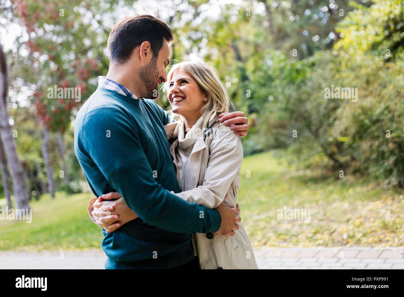 Junge glückliche Paar in Liebe, Zeit miteinander zu verbringen Stockfoto