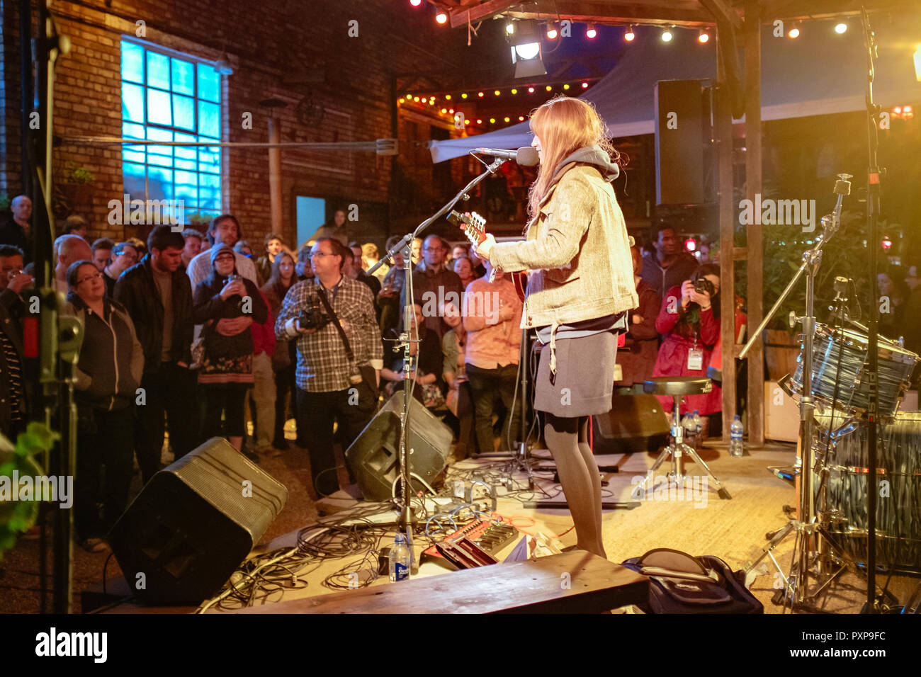 Laura J Martin führt live auf den Kazimier Gärten im Rahmen von Sound City, Liverpool, UK, am Samstag, 4. Mai 2013. Stockfoto