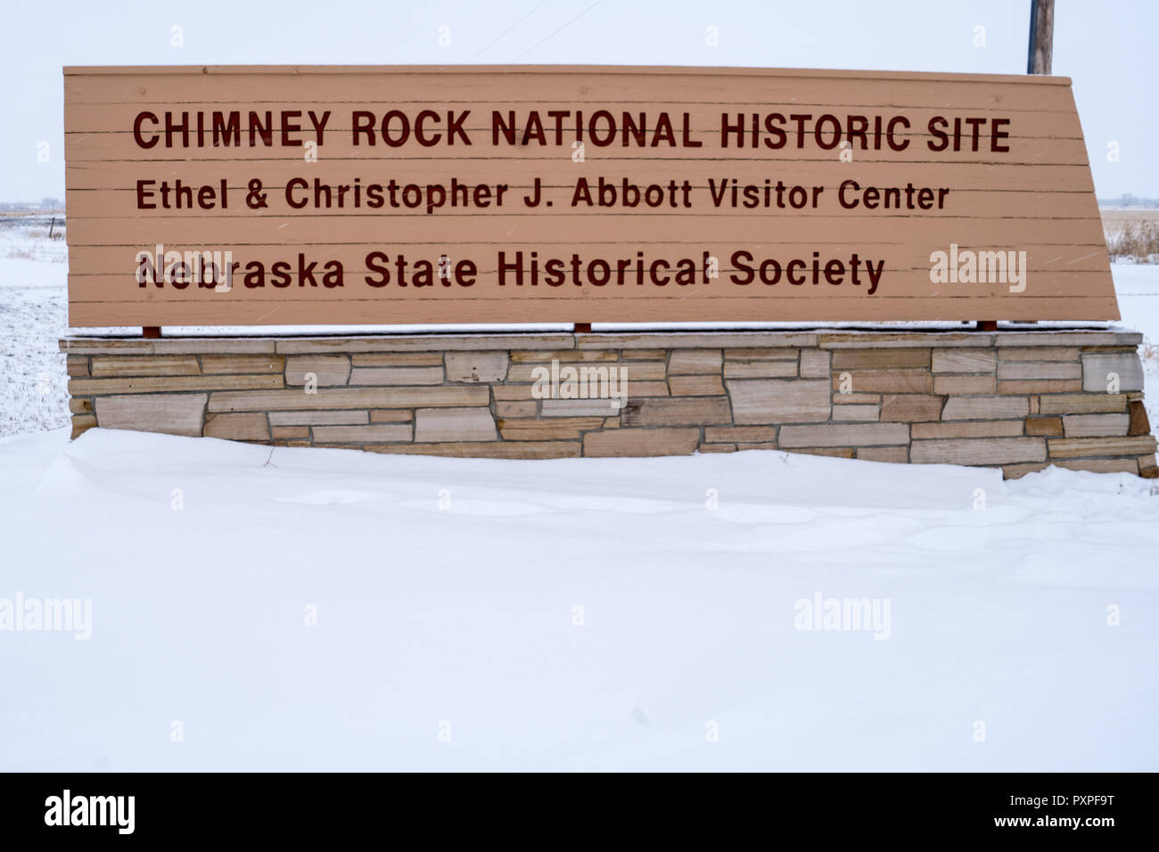 31. DEZEMBER 2017 - Bayard, NE: Der Chimney Rock National Historic Site Visitors Center während eines Winters Schneesturm. Im Inneren befindet sich ein Museum, in dem die Ro Stockfoto