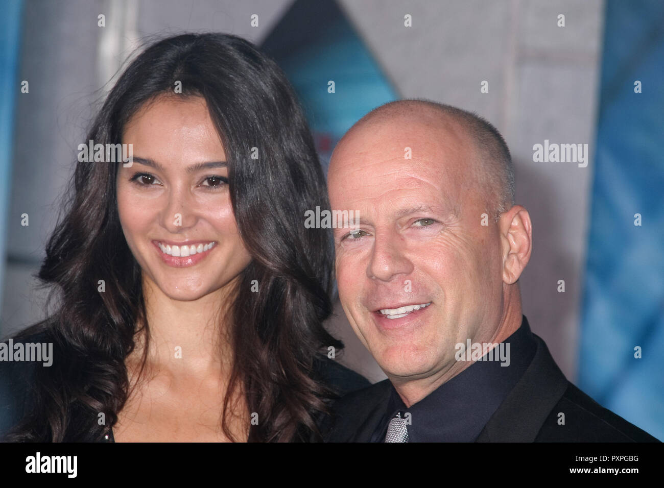 Bruce Willis, Emma Heming (Frau) 08/24/09 Die urrogates 'Premiere @ El Capitan Theatre, Hollywood Foto von Ima Kuroda/HNW/PictureLux (24. September 2009) Datei Referenz # 33687 125 HNWPLX Stockfoto