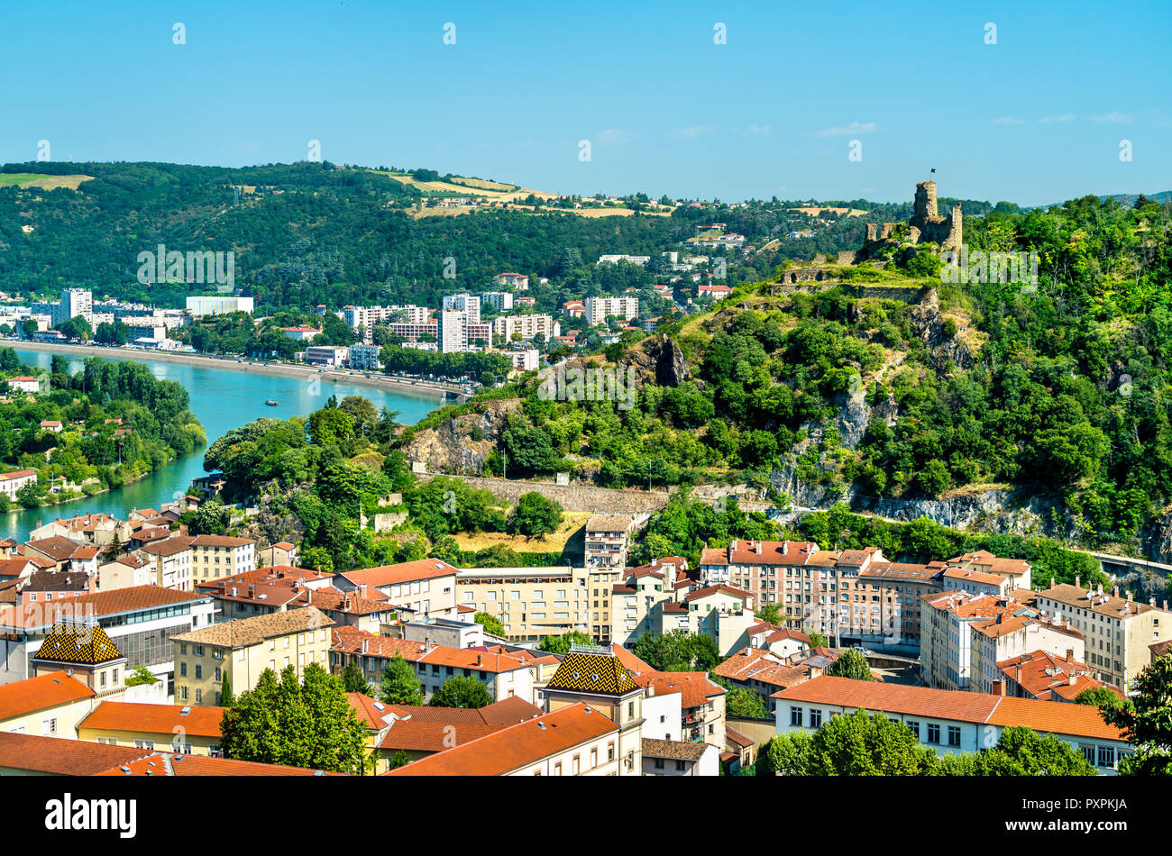 Luftaufnahme von Vienne mit seinem Schloss. Frankreich Stockfoto