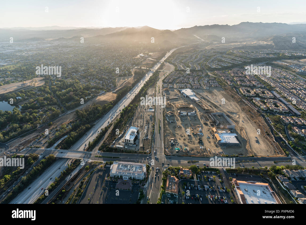 Antenne Sunset View shopping center Bau, Rinaldi Street und den 118 Freeway in der Porter Ranch Community von Los Angeles, Kalifornien. Stockfoto