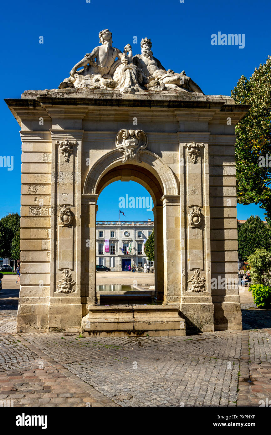 Brunnen Auf Dem Place Colbert Rochefort Charente Maritime Nouvelle Aquitaine Frankreich Stockfotografie Alamy