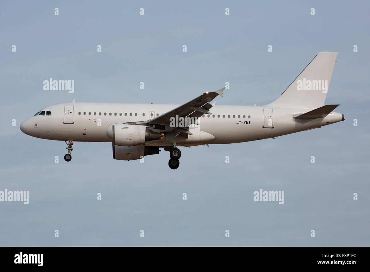 LY-VET, Airbus A 319-112 der Avion Express am Flughafen Frankfurt am Main (FRA), 23.09.2018 Stockfoto