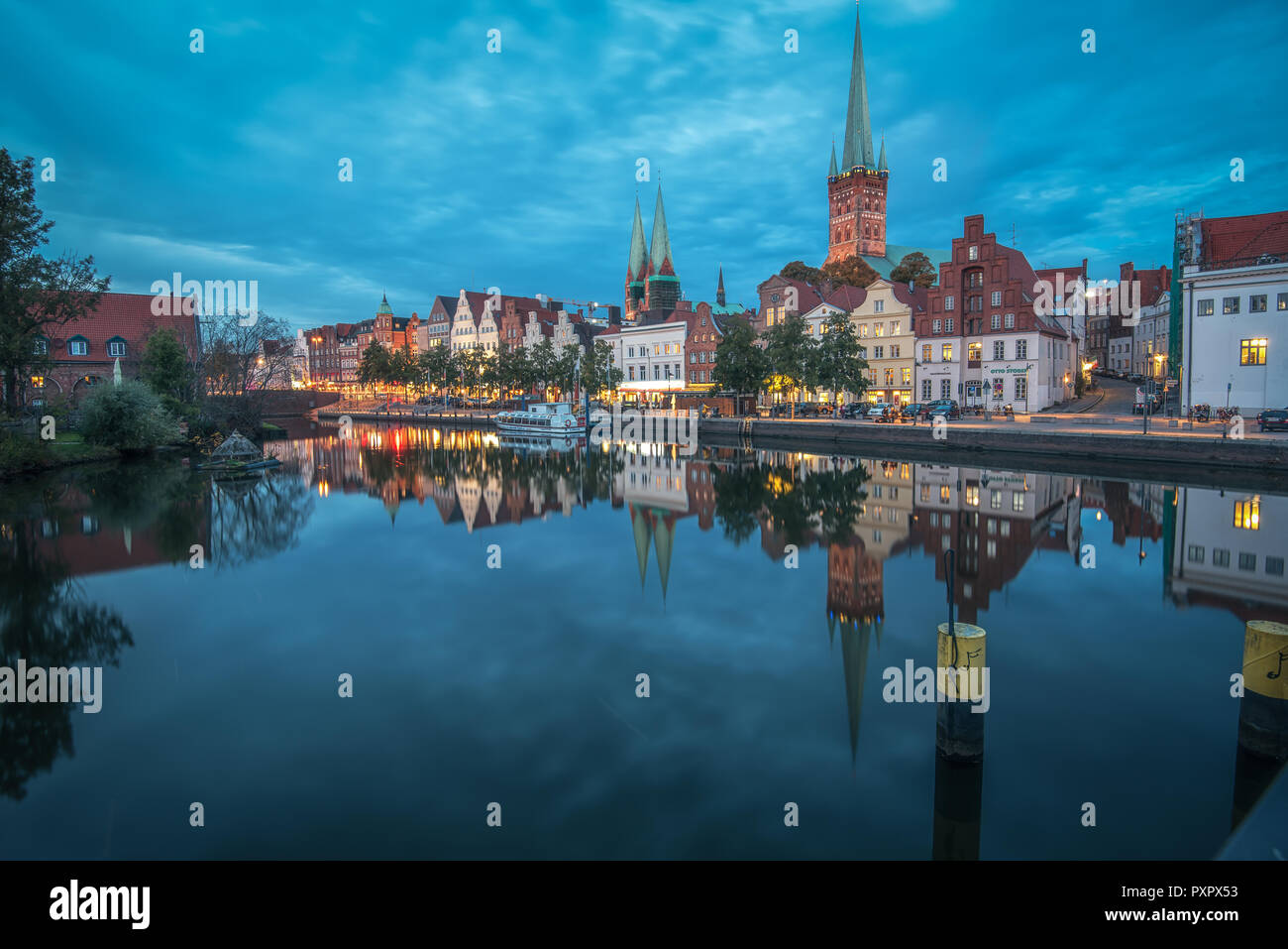 Lübecker Hafenviertel am Abend Stockfoto