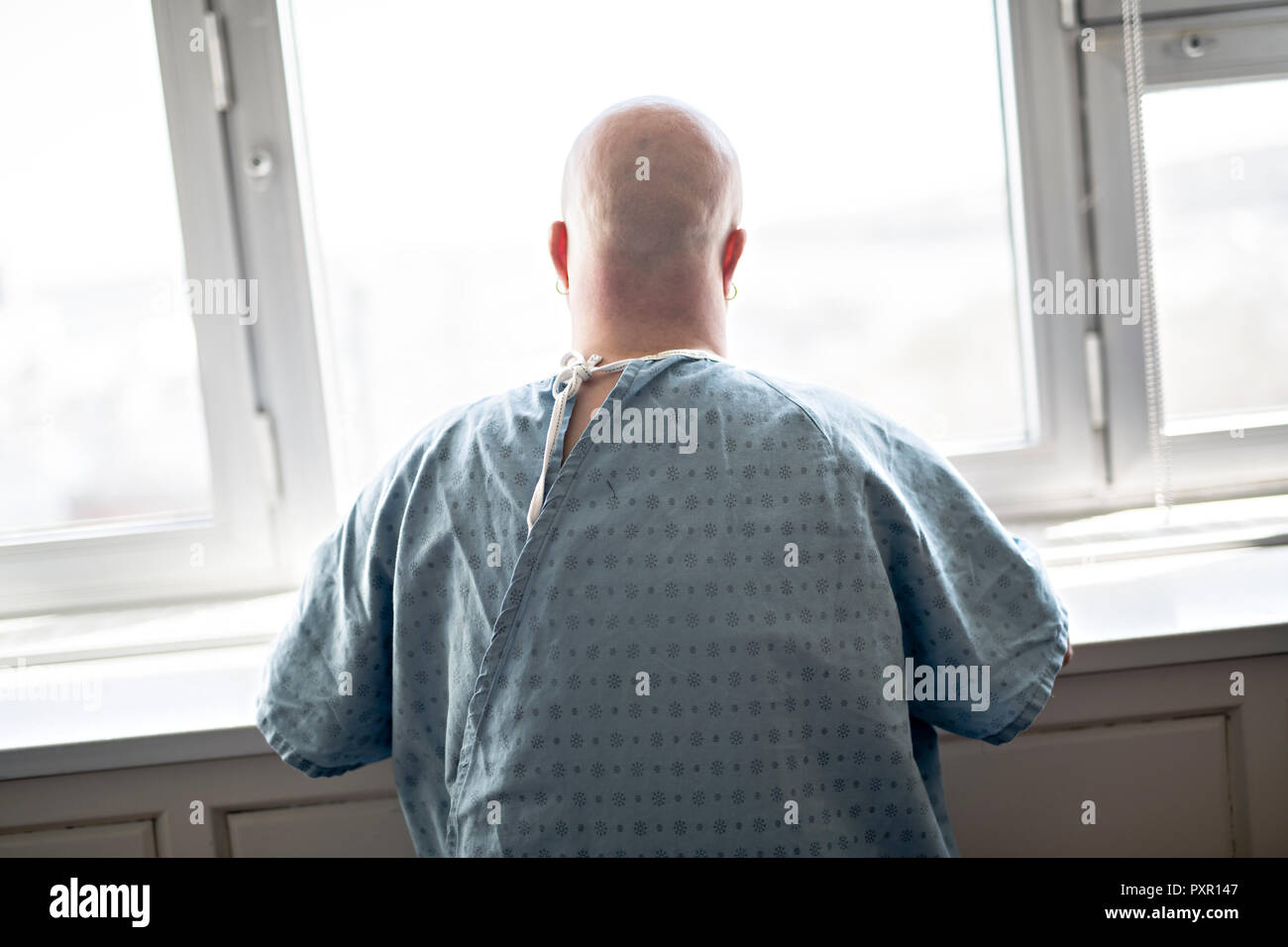 Eine Frau im Krankenhaus, die unter Krebs leiden Stockfoto
