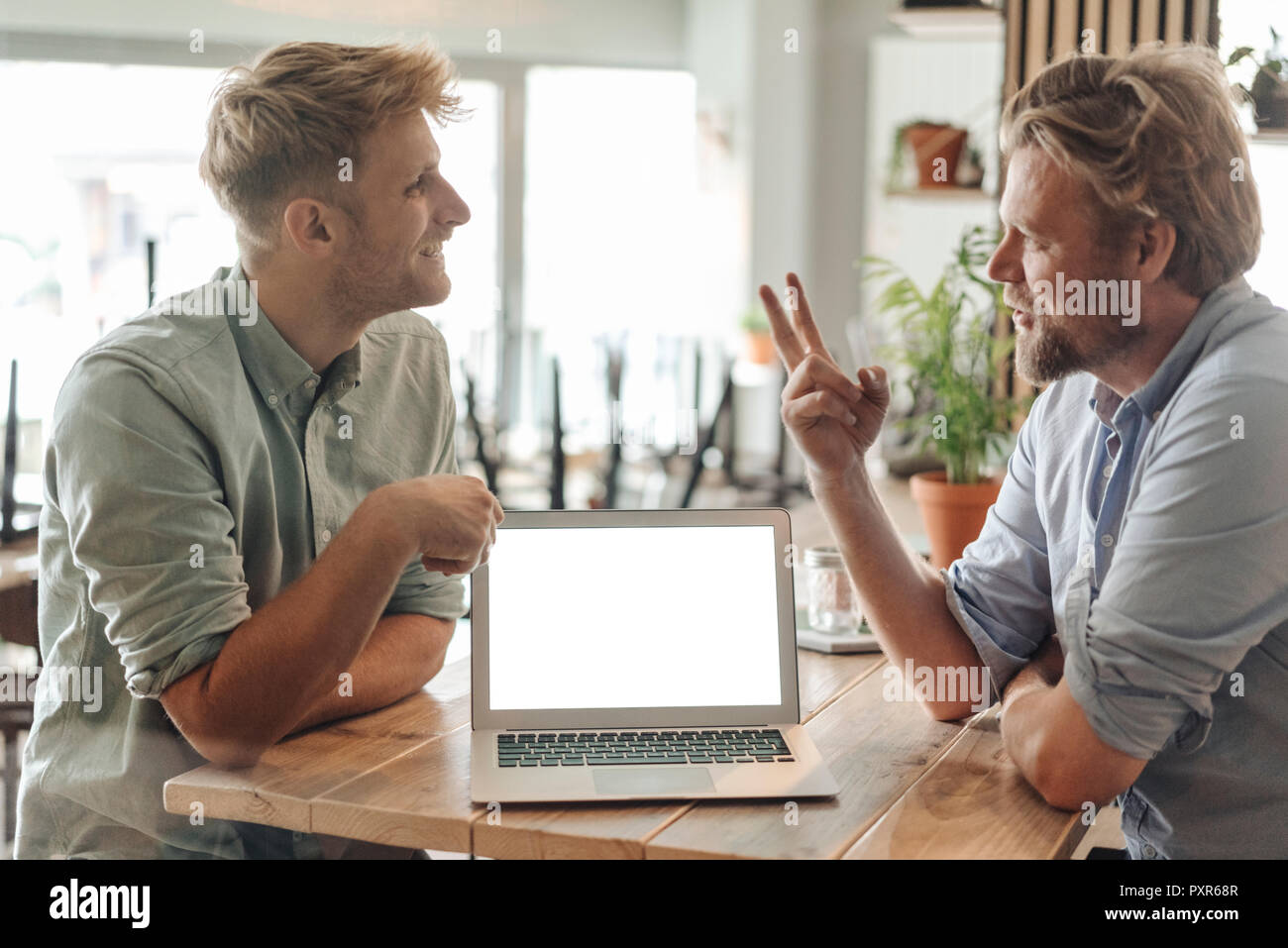 Business Partner in einer Sitzung in Ihrer neuen Start-up-Unternehmen Stockfoto