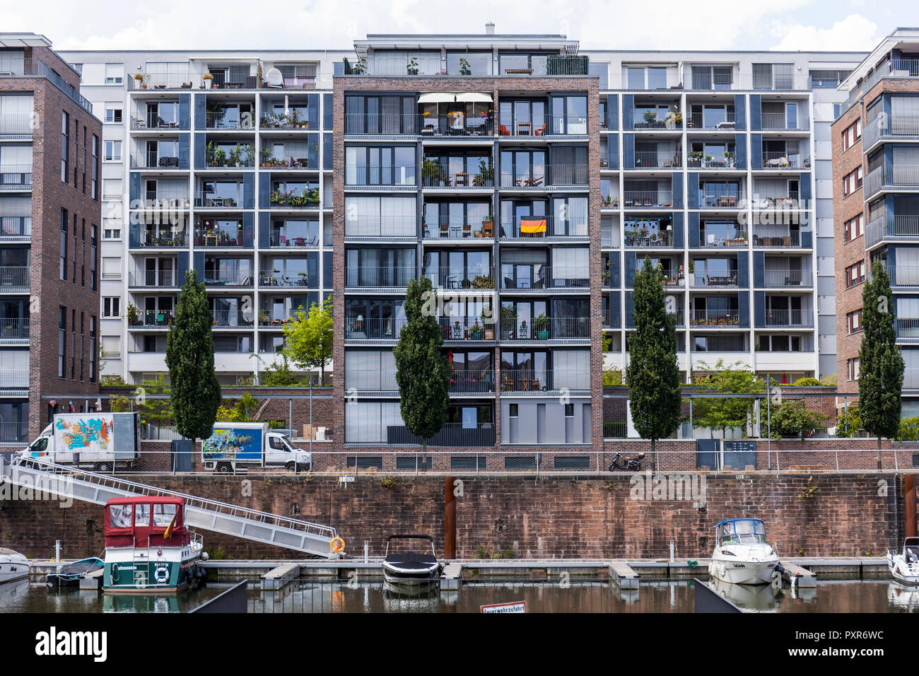 Deutschland, Hessen, Frankfurt, Westhafen, moderne Wohnhäuser Stockfoto